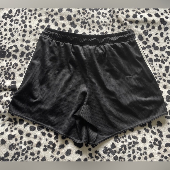 Adidas mesh sports shorts with pockets - Picture 4 of 5